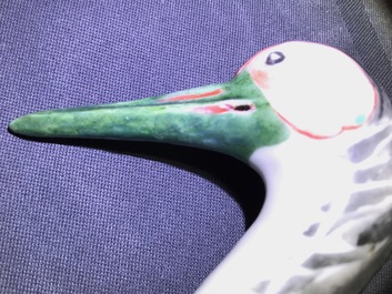 Een paar Chinese famille rose modellen van kraanvogels, Qianlong